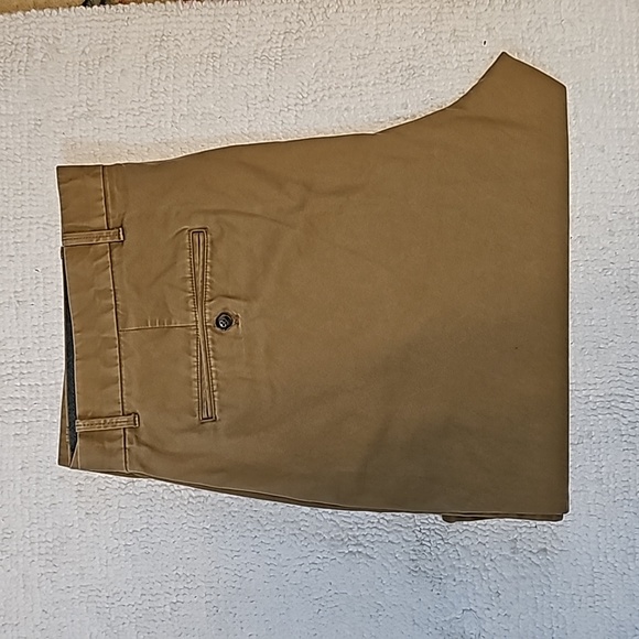 Gap pants in Excellent (like new) condition men's Size 40x32 in dark beige - Picture 1 of 4